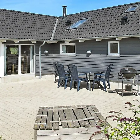 Casa vacanze 8 Person In Vaeggerlose-by Traum Bøtø By